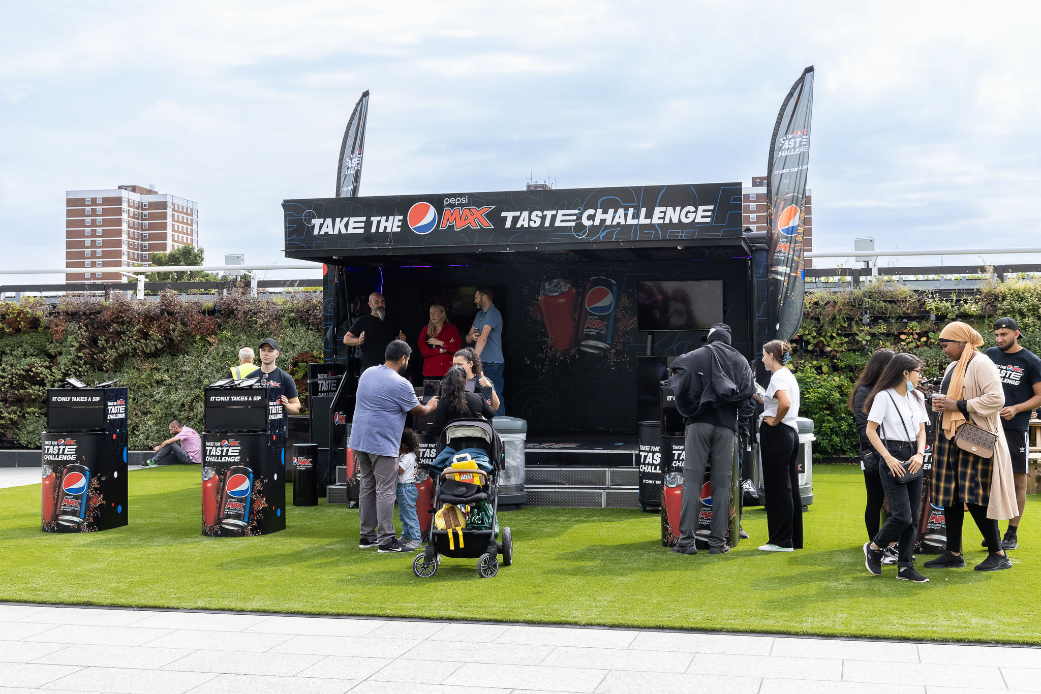 Outdoor Sampling EX03 Outdoor Sampling & Activation Space | Westfield London